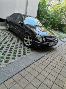 Mercedes-Benz E 220, снимка 3