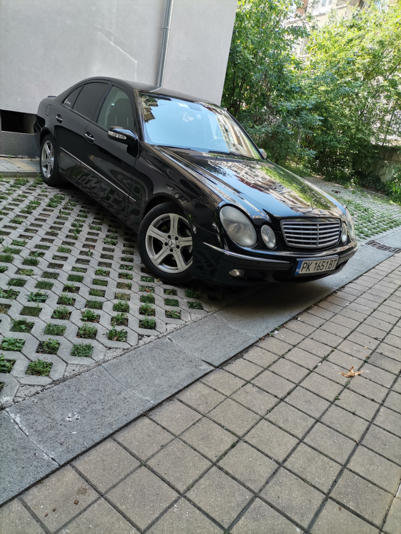Mercedes-Benz E 220, снимка 3 - Автомобили и джипове - 44012497