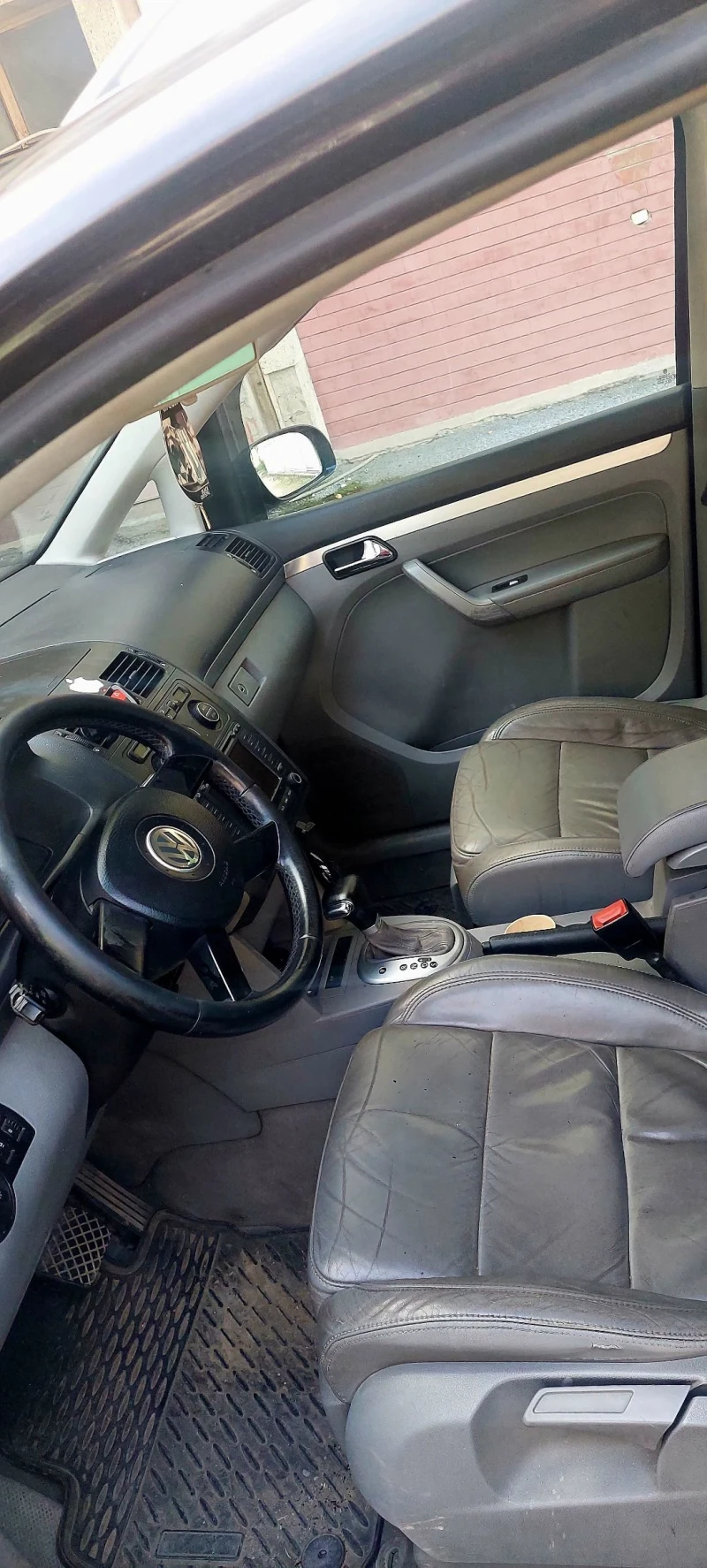 VW Touran 2.0 TDI, снимка 14 - Автомобили и джипове - 52456512