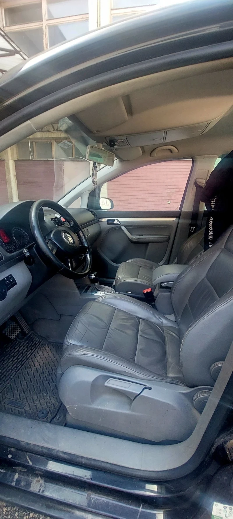 VW Touran 2.0 TDI, снимка 15 - Автомобили и джипове - 52456512