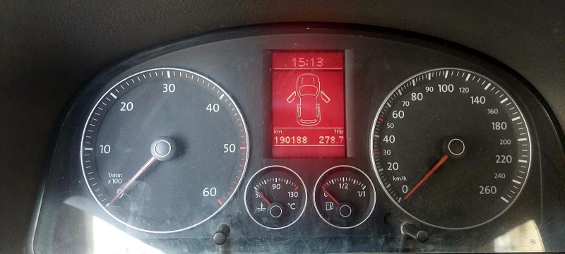 VW Touran 2.0 TDI, снимка 10 - Автомобили и джипове - 52456512