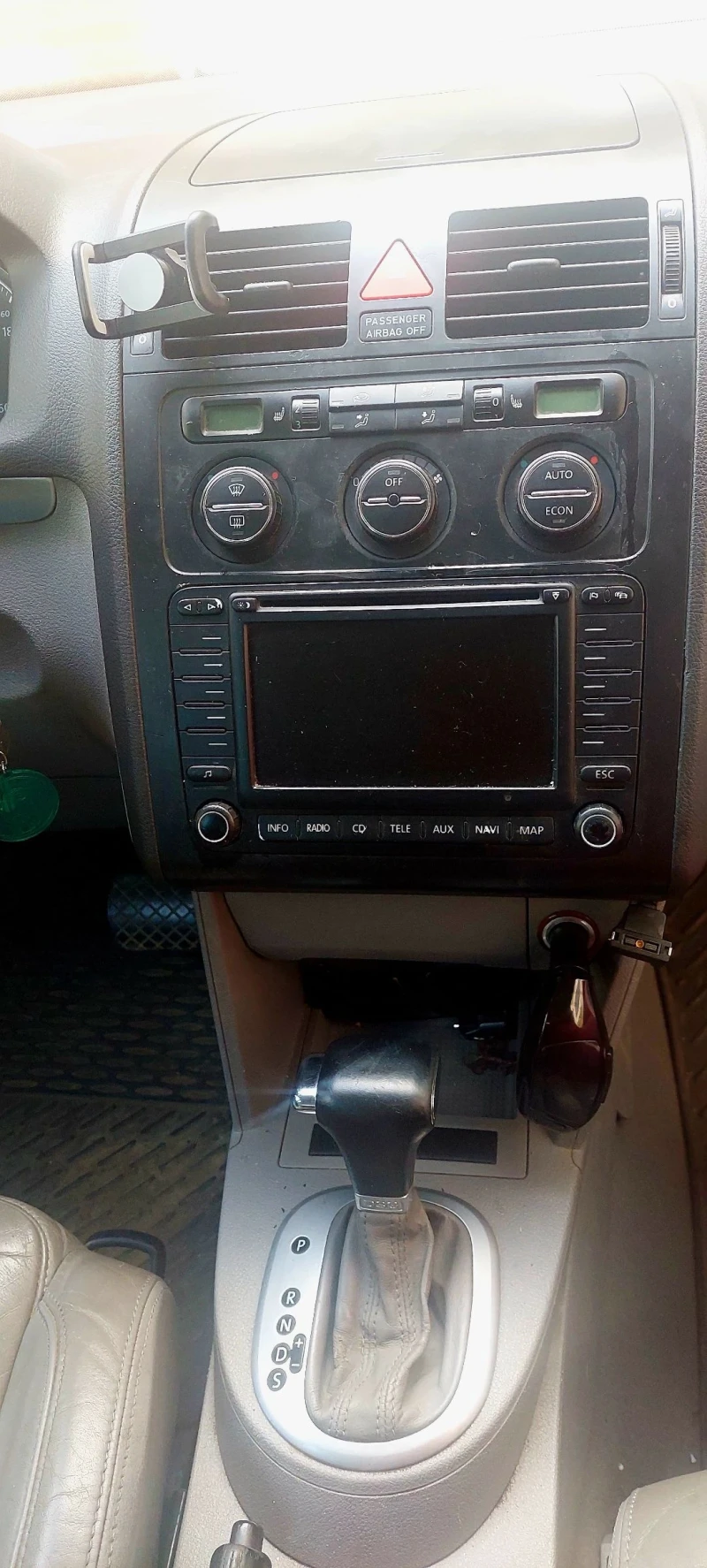 VW Touran 2.0 TDI, снимка 11 - Автомобили и джипове - 52456512