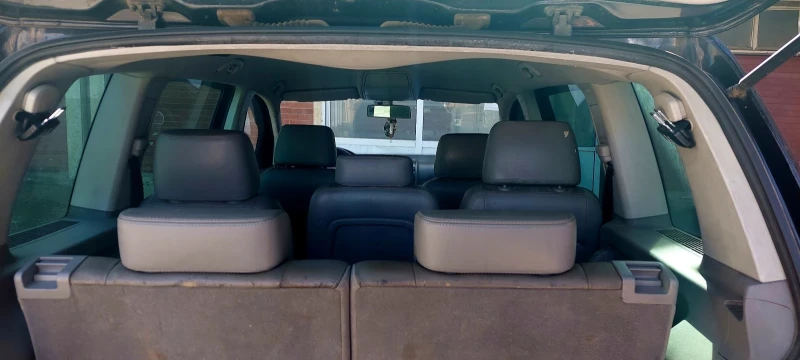 VW Touran 2.0 TDI, снимка 12 - Автомобили и джипове - 52456512