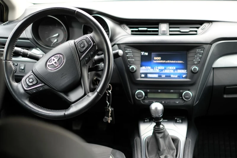 Toyota Avensis 1.6 D-4D 6MT Executive, снимка 8 - Автомобили и джипове - 52818427