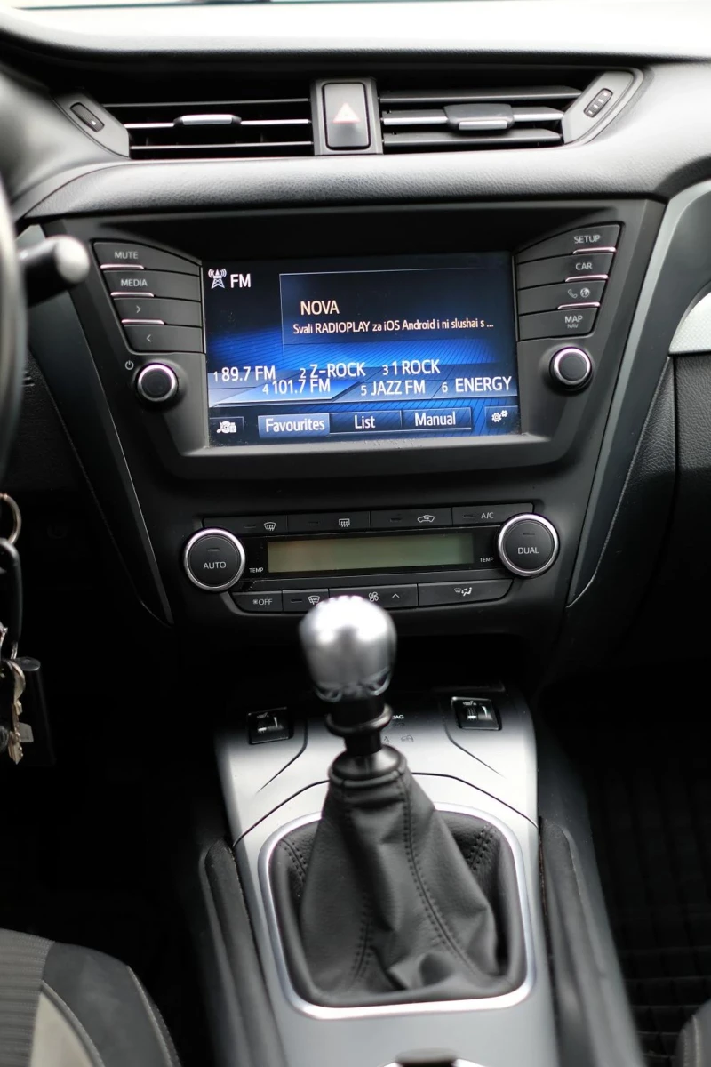 Toyota Avensis 1.6 D-4D 6MT Executive, снимка 9 - Автомобили и джипове - 52818427