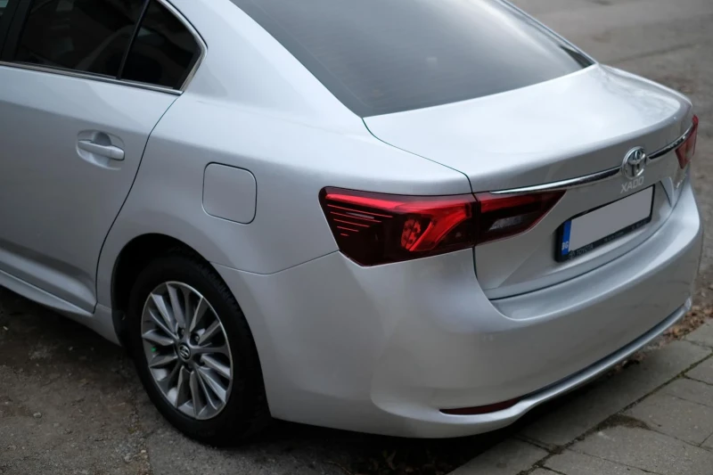 Toyota Avensis 1.6 D-4D 6MT Executive, снимка 7 - Автомобили и джипове - 52818427