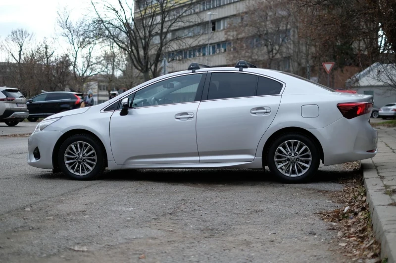 Toyota Avensis 1.6 D-4D 6MT Executive, снимка 4 - Автомобили и джипове - 52818427
