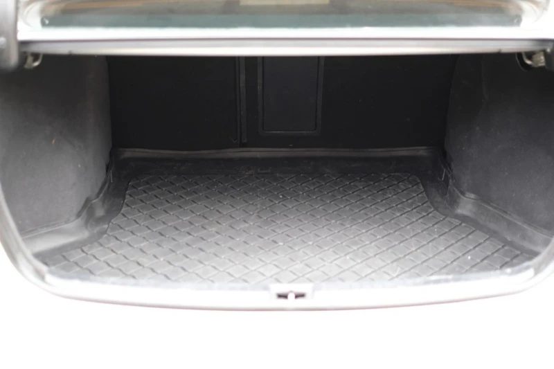 Toyota Avensis 1.6 D-4D 6MT Executive, снимка 15 - Автомобили и джипове - 52818427