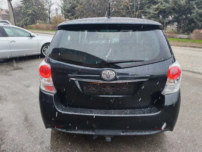 Toyota Verso 2.0 D-4D , снимка 4 - Автомобили и джипове - 53090161