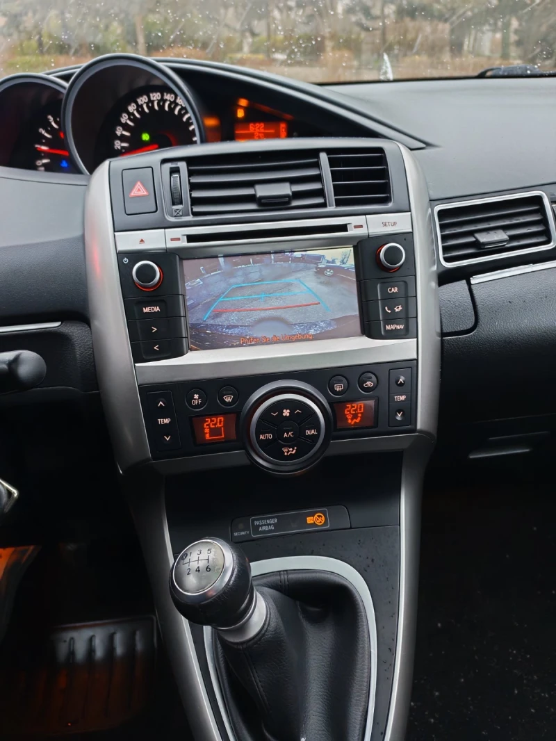 Toyota Verso 2.0 D-4D , снимка 13 - Автомобили и джипове - 53090161