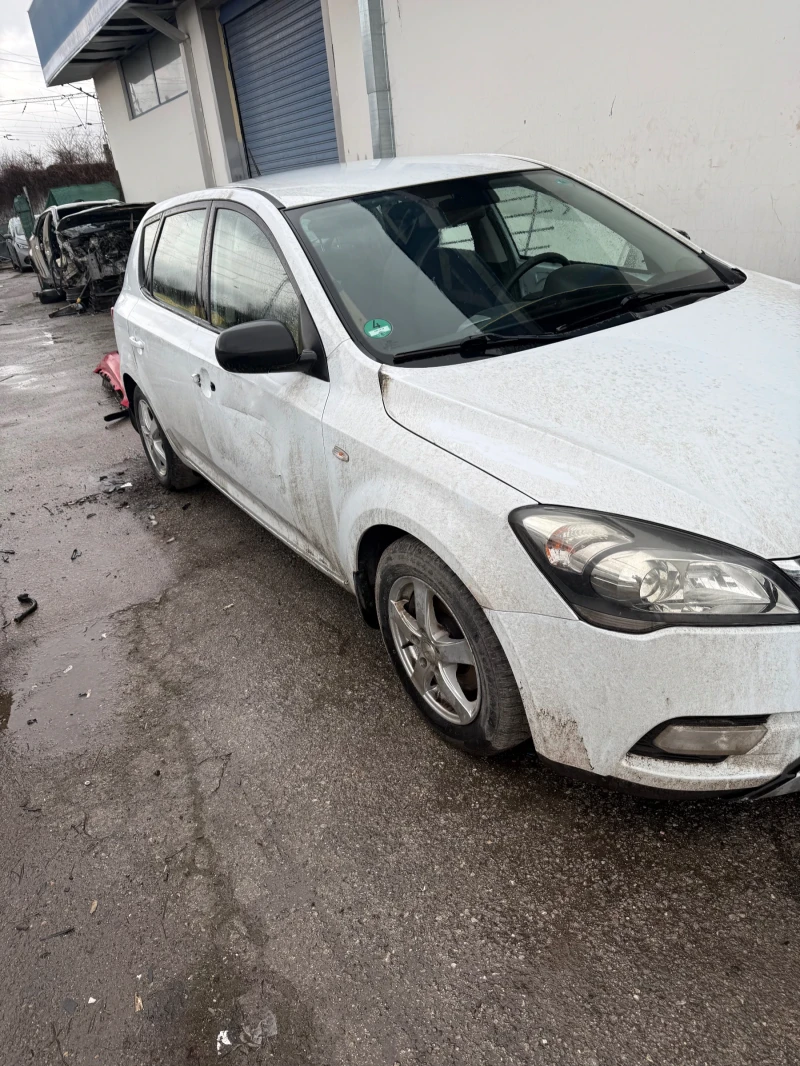 Kia Ceed 1.4, снимка 2 - Автомобили и джипове - 53369574