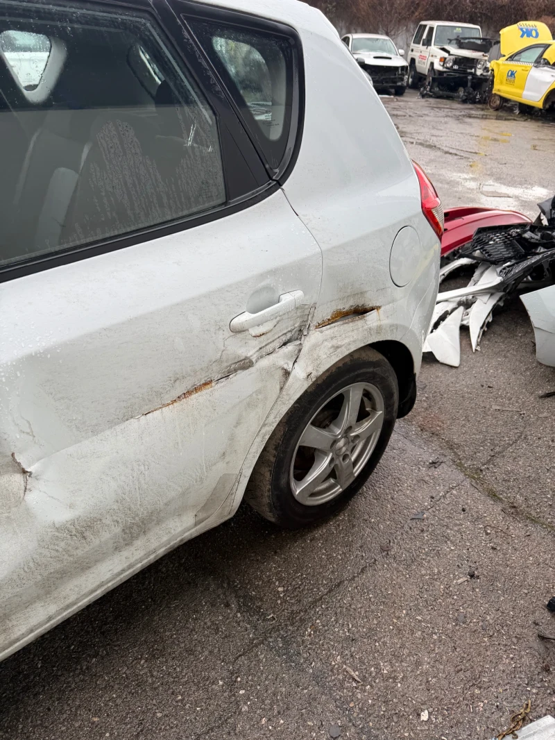 Kia Ceed 1.4, снимка 5 - Автомобили и джипове - 53369574