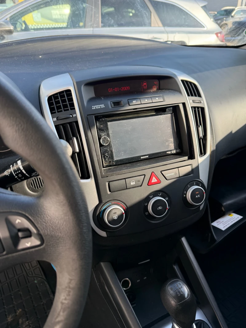 Kia Ceed 1.4, снимка 10 - Автомобили и джипове - 53369574