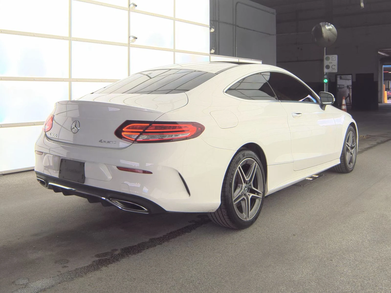 Mercedes-Benz C 300 AMG PACK* BURMASTER* KEYLESS* AMBIENT* DIGITAL - изображение 4
