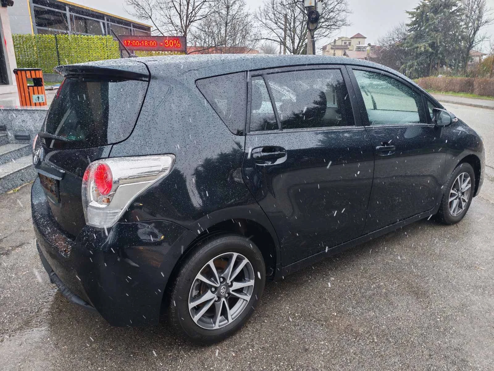 Toyota Verso 2.0 D-4D  - изображение 3