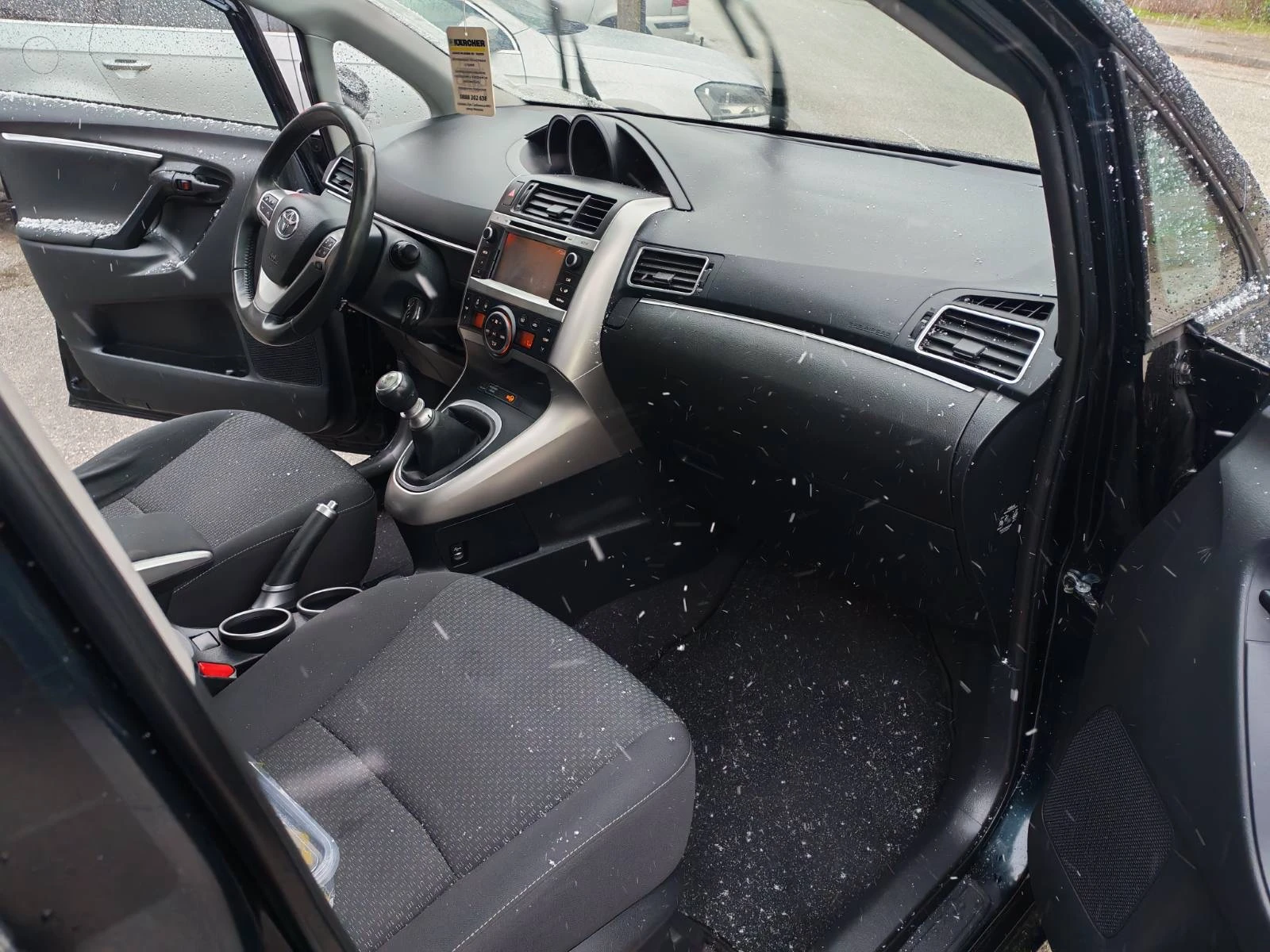 Toyota Verso 2.0 D-4D  - изображение 10