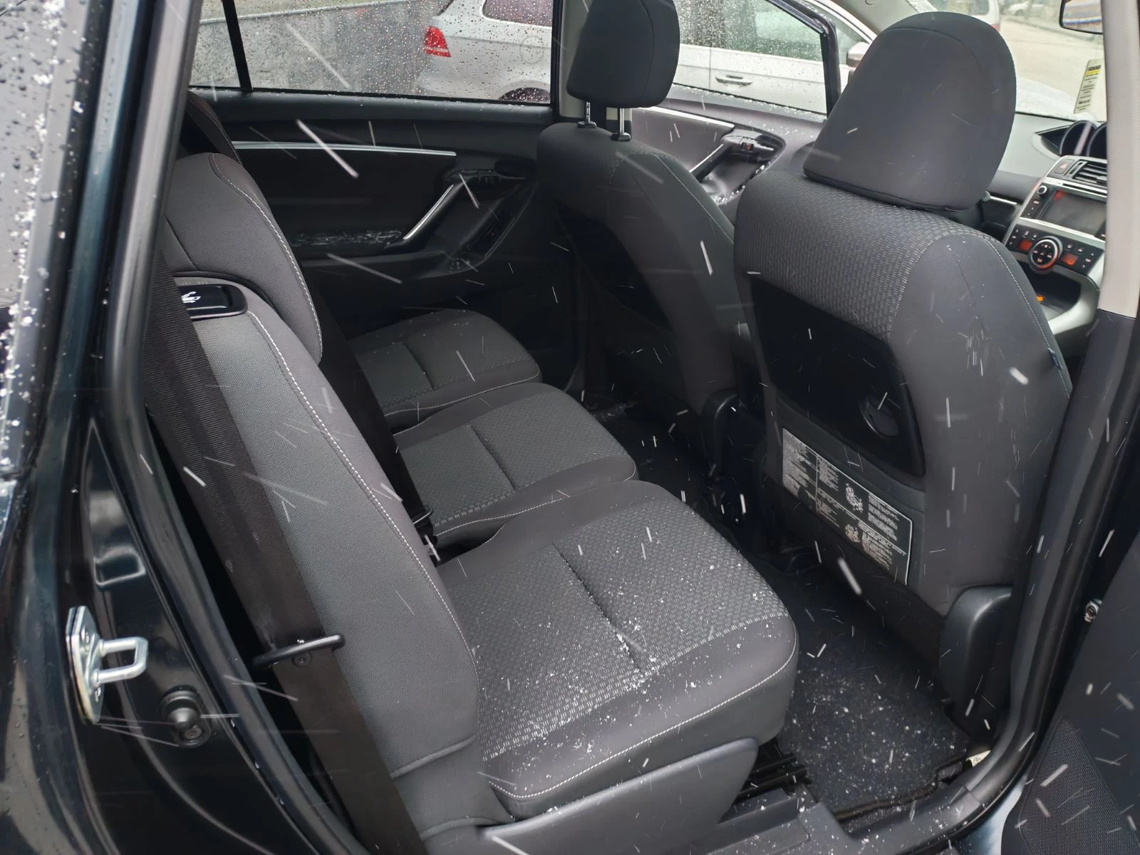 Toyota Verso 2.0 D-4D  - изображение 9