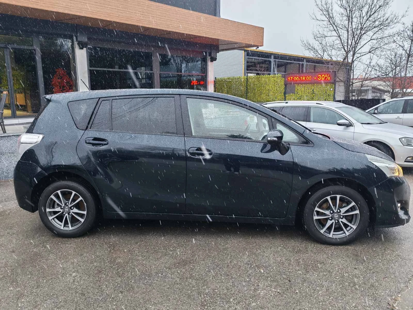 Toyota Verso 2.0 D-4D  - изображение 2
