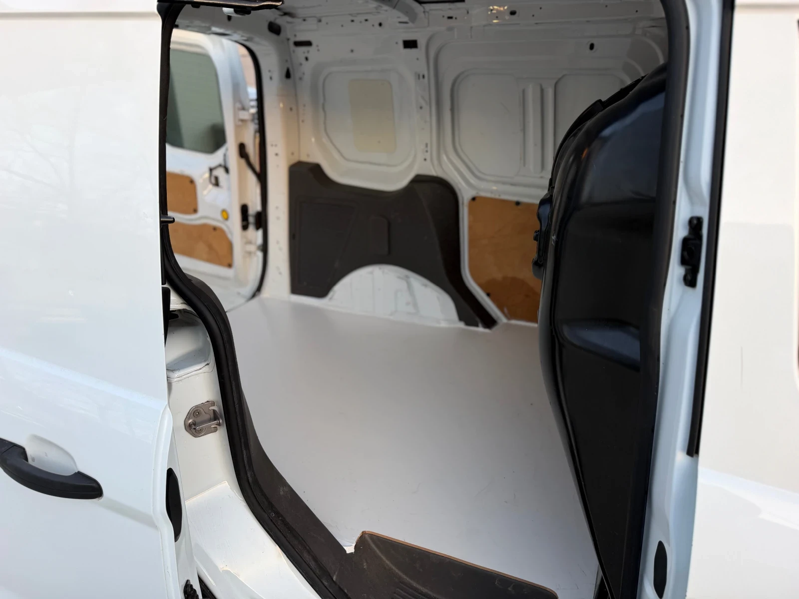 Ford Connect 1.5tdci 101кс., снимка 11 - Автомобили и джипове - 53860319