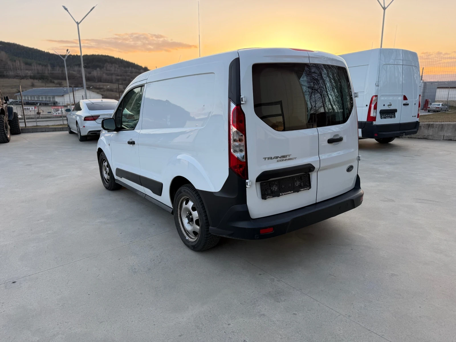 Ford Connect 1.5tdci 101кс., снимка 4 - Автомобили и джипове - 53860319