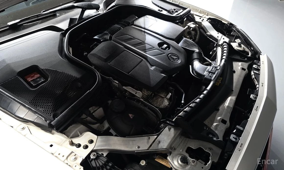 Mercedes-Benz E 220 d* COUPE* AMG* HEAD-UP* HUD* ПОДГРЕВ* КАМЕРА, снимка 6 - Автомобили и джипове - 54215259