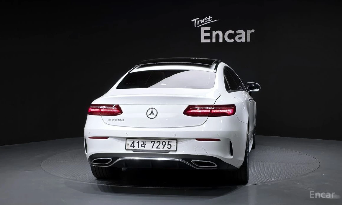 Mercedes-Benz E 220 d* COUPE* AMG* HEAD-UP* HUD* ПОДГРЕВ* КАМЕРА, снимка 3 - Автомобили и джипове - 54215259