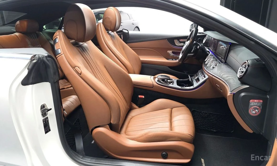 Mercedes-Benz E 220 d* COUPE* AMG* HEAD-UP* HUD* ПОДГРЕВ* КАМЕРА, снимка 8 - Автомобили и джипове - 54215259