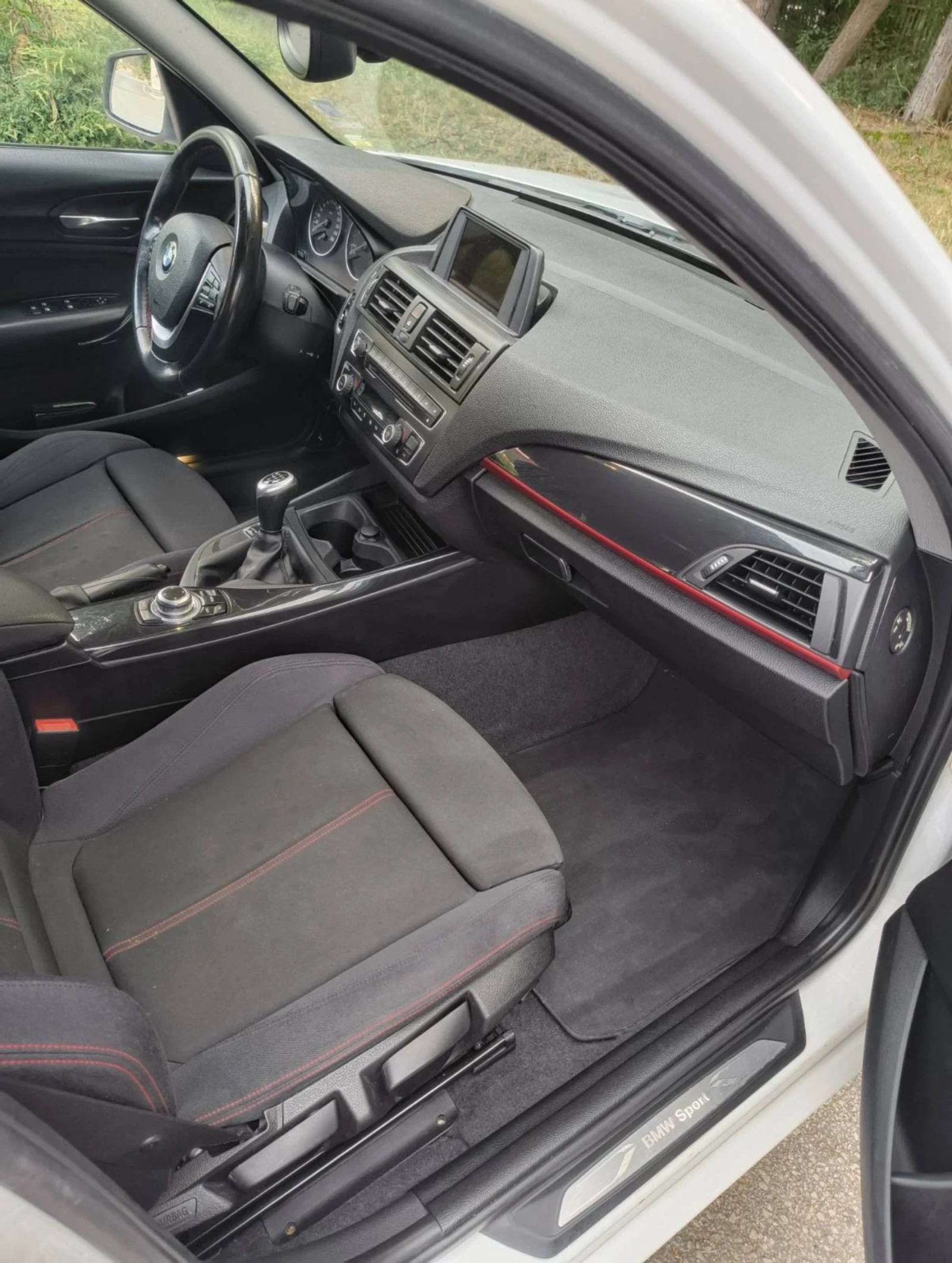 BMW 118 2.0 * 143kс* Sport* , снимка 12 - Автомобили и джипове - 55105660