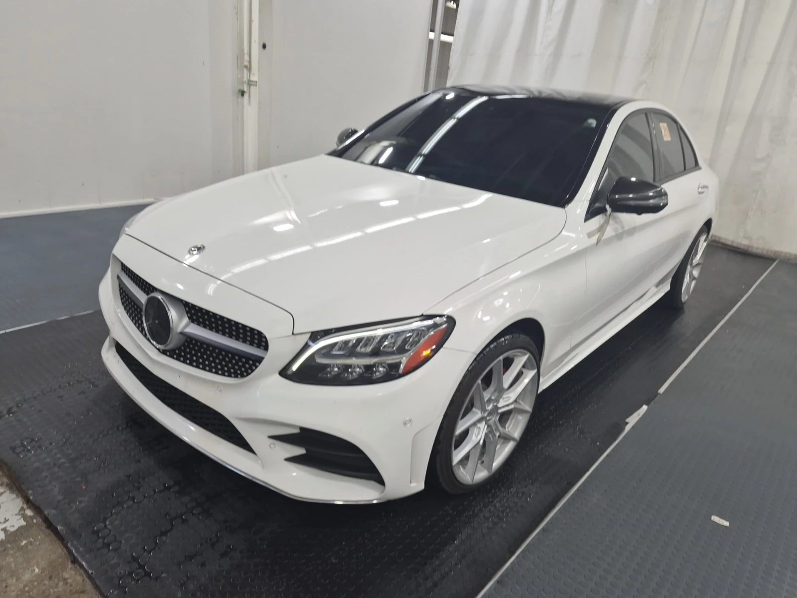 Mercedes-Benz C 300 * FACELIFT * ПАНОРАМА * ПОДГРЕВ * KEYLESS