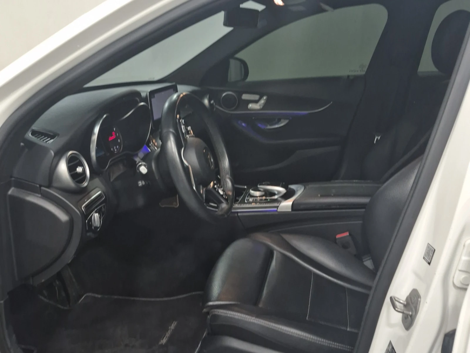 Mercedes-Benz C 300 * FACELIFT * ПАНОРАМА * ПОДГРЕВ * KEYLESS, снимка 8 - Автомобили и джипове - 55990043