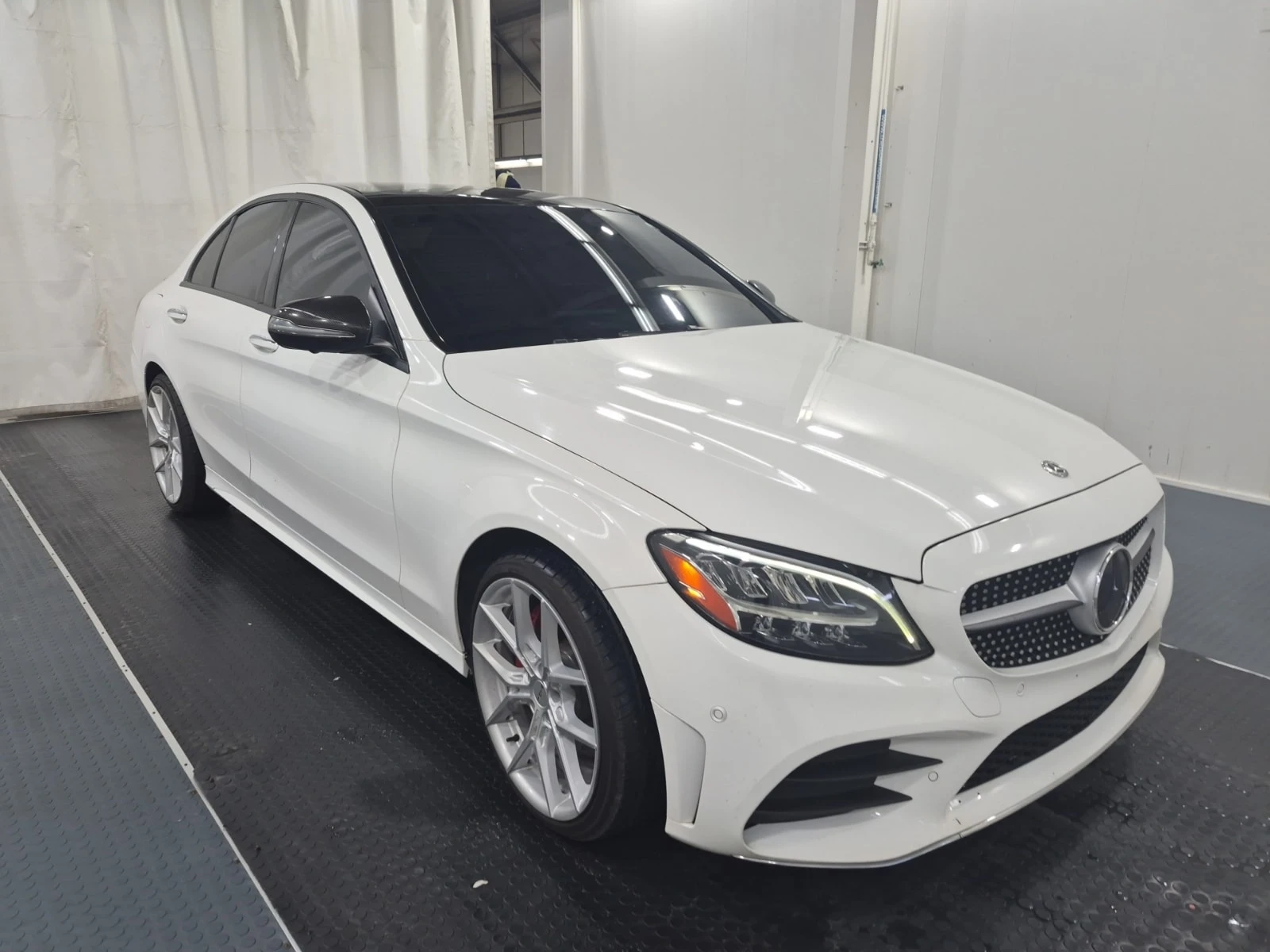 Mercedes-Benz C 300 * FACELIFT * ПАНОРАМА * ПОДГРЕВ * KEYLESS, снимка 2 - Автомобили и джипове - 55990043