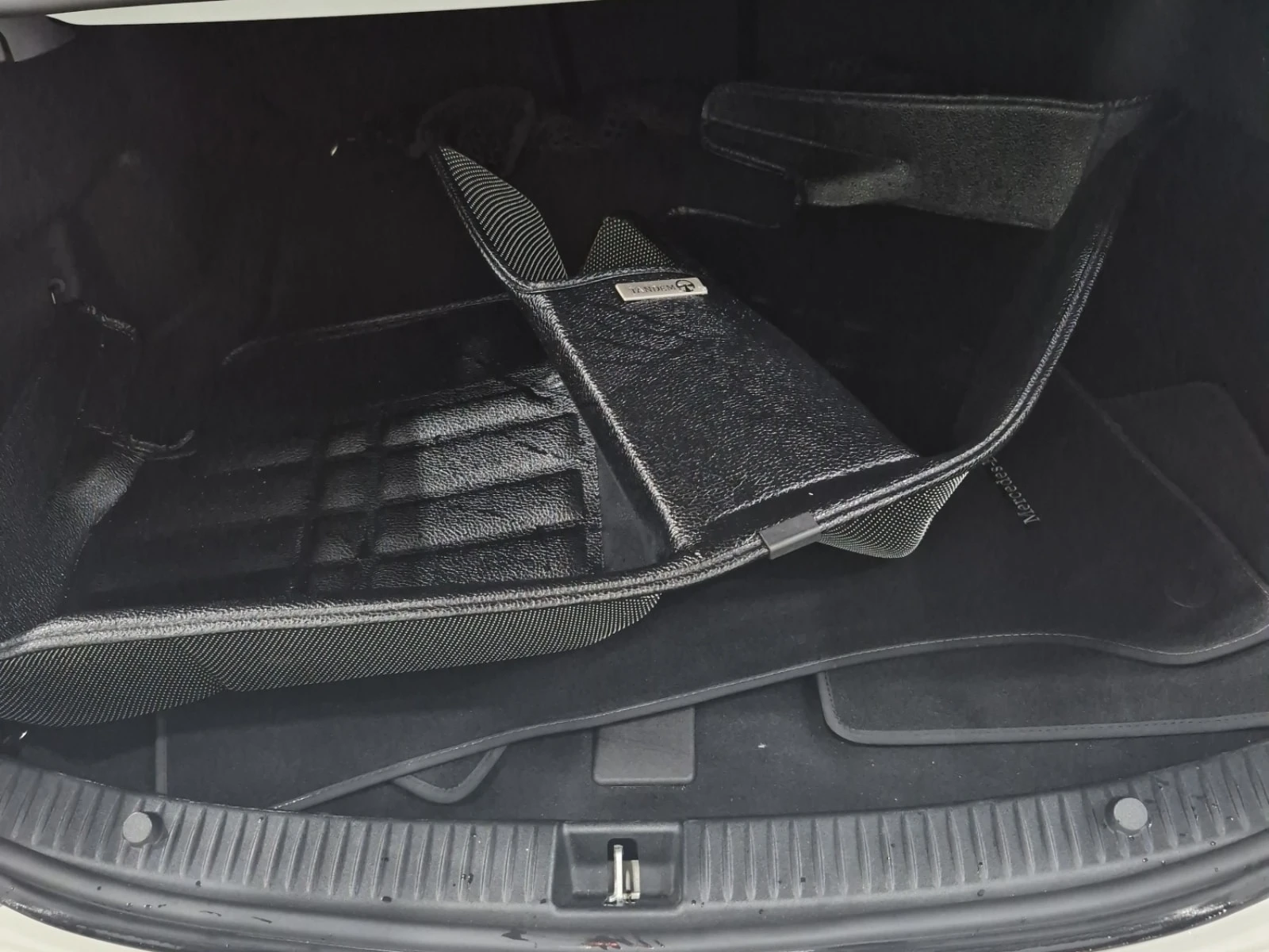 Mercedes-Benz C 300 * FACELIFT * ПАНОРАМА * ПОДГРЕВ * KEYLESS, снимка 15 - Автомобили и джипове - 55990043