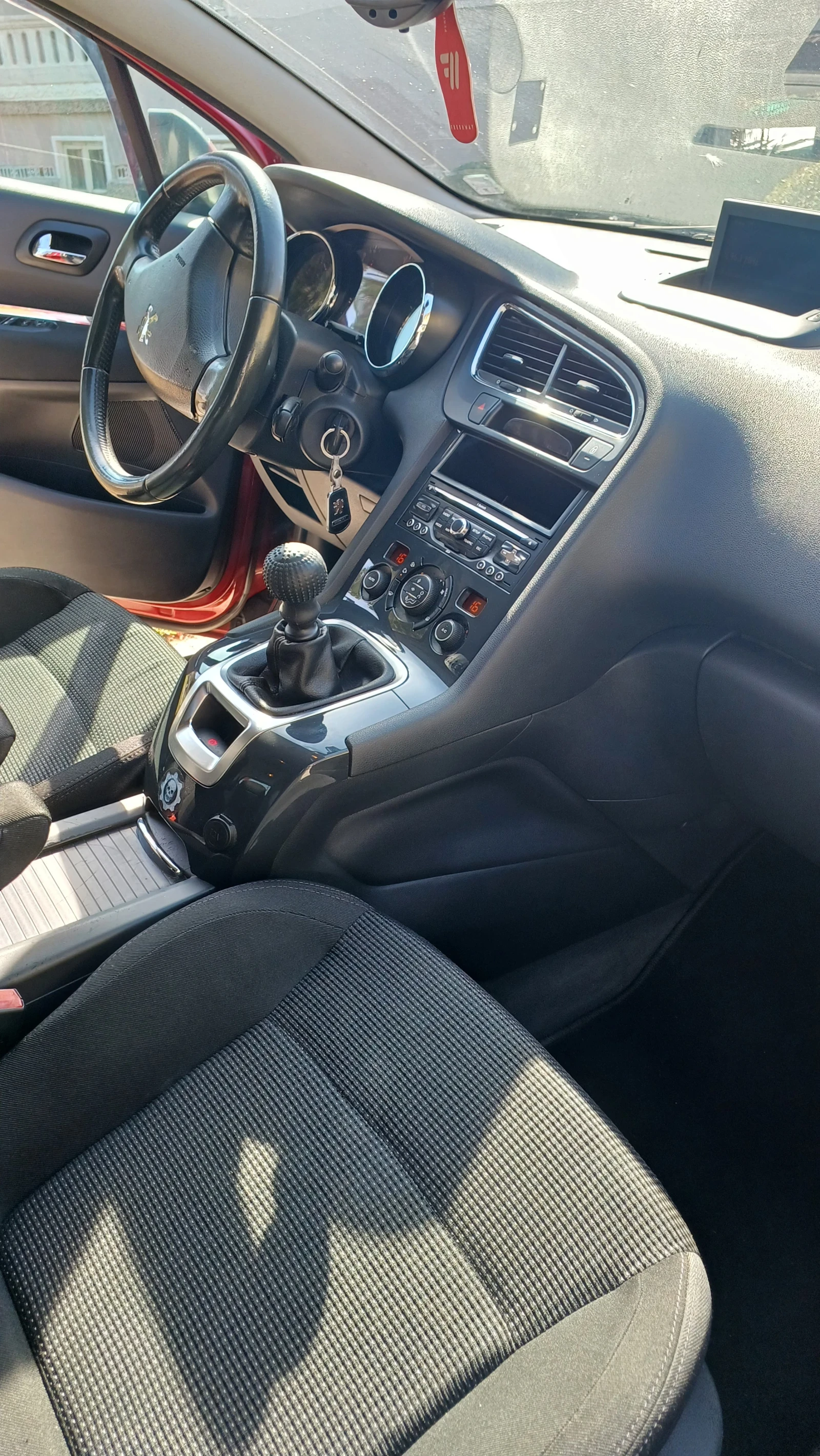 Peugeot 5008, снимка 10 - Автомобили и джипове - 56439372