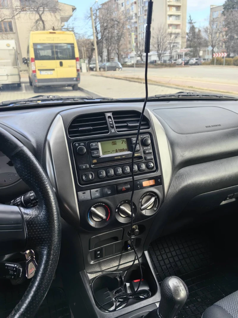 Toyota Rav4 D4D, снимка 10 - Автомобили и джипове - 48589345