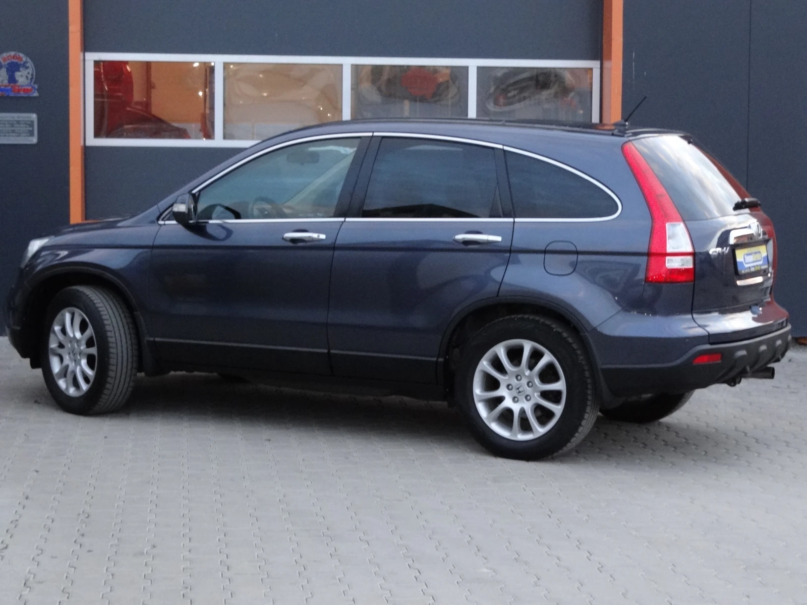 Honda Cr-v 2.0i-vtec /4X4/Auto/Koja/Panorama/Xenon/Euro-4/ - изображение 3
