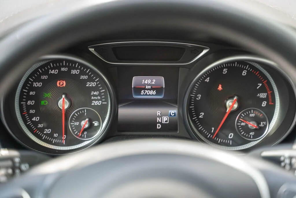 Mercedes-Benz GLA * ПАНО* KEYLESS* Camera* ПОДГРЕВ* , снимка 13 - Автомобили и джипове - 55586192
