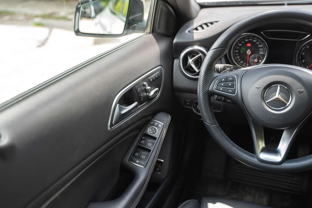 Mercedes-Benz GLA * ПАНО* KEYLESS* Camera* ПОДГРЕВ* , снимка 14 - Автомобили и джипове - 55586192