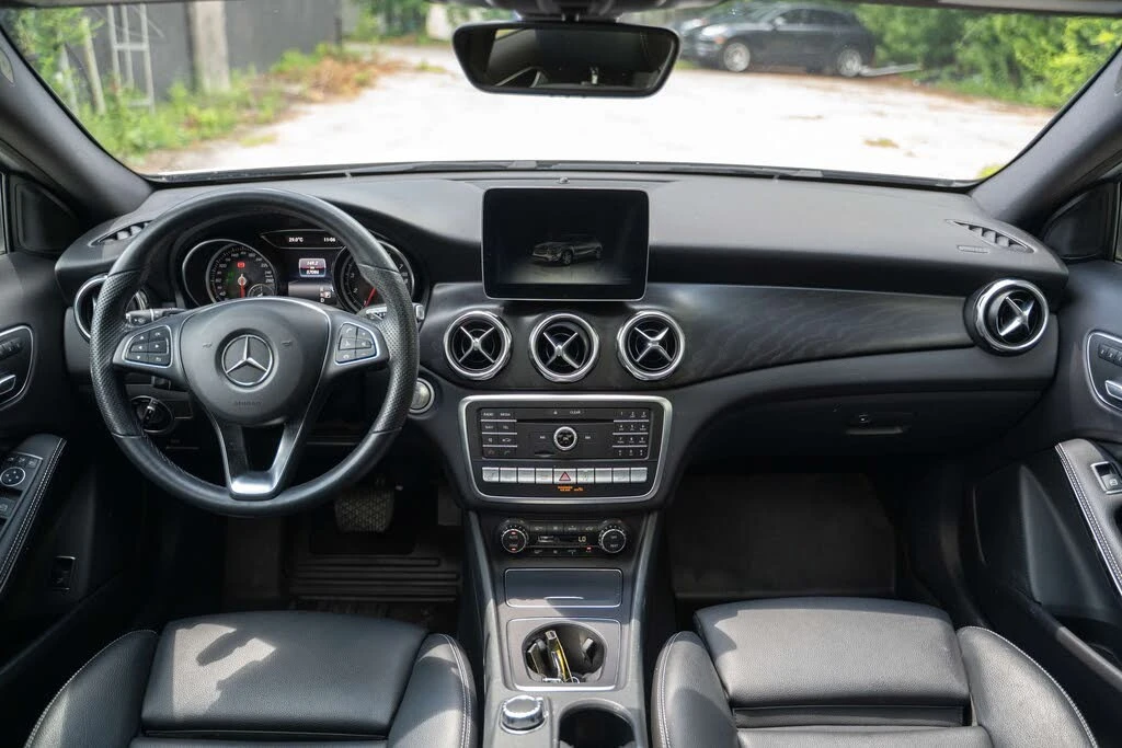 Mercedes-Benz GLA * ПАНО* KEYLESS* Camera* ПОДГРЕВ* , снимка 11 - Автомобили и джипове - 55586192