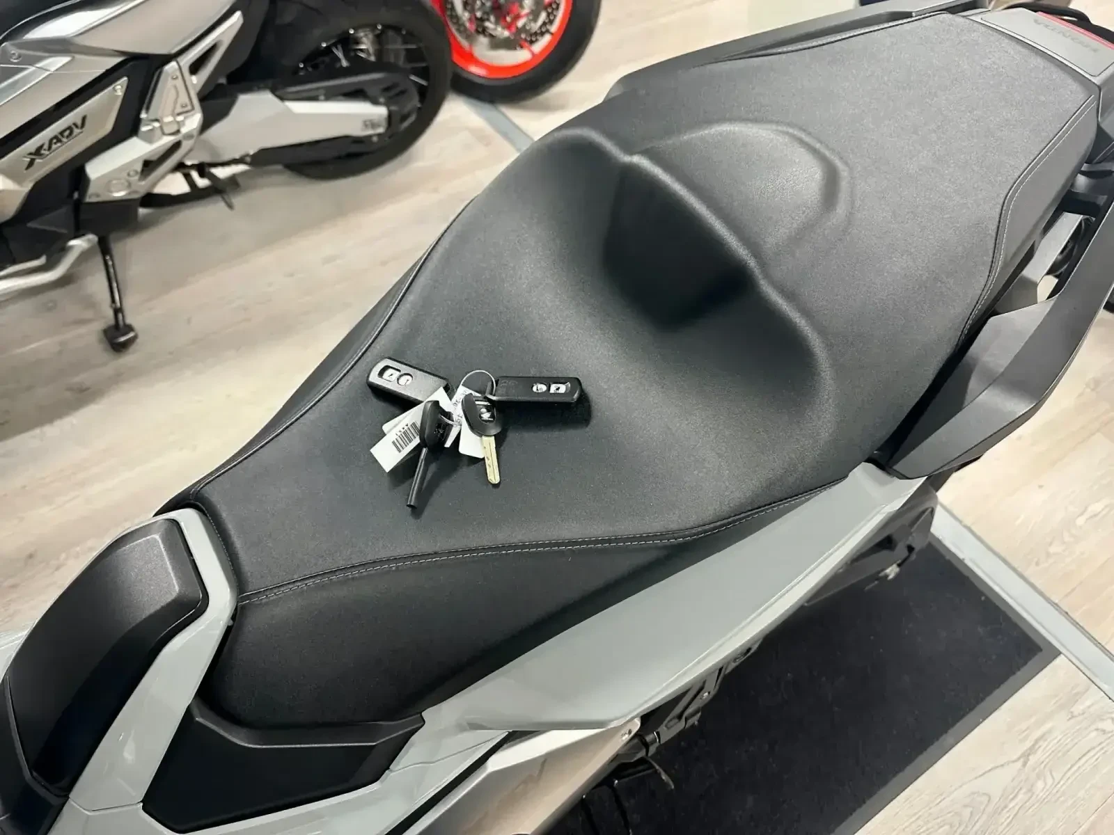 Honda X-ADV 750 Nardo Gray ABS/TC/LED 04.2021г. - изображение 5