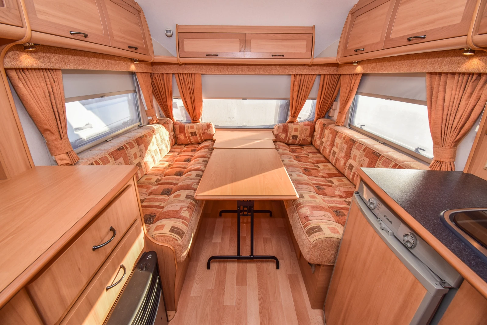Каравана Avondale Argente 480-2, снимка 7 - Каравани и кемпери - 55452020