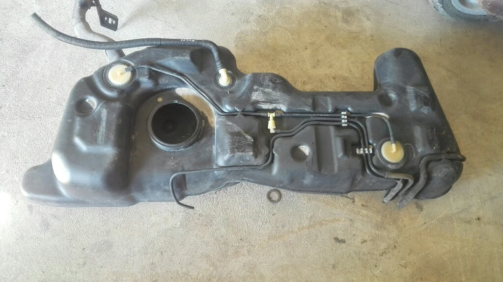 резервоар Нисан Микра 1.2Б