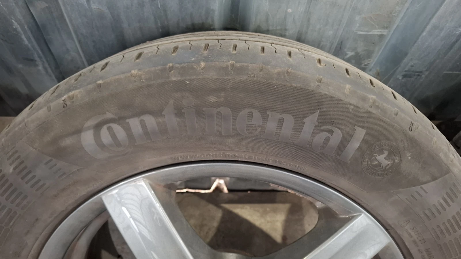 Гуми с джанти Continental 235/60R18, снимка 3 - Гуми и джанти - 54097321