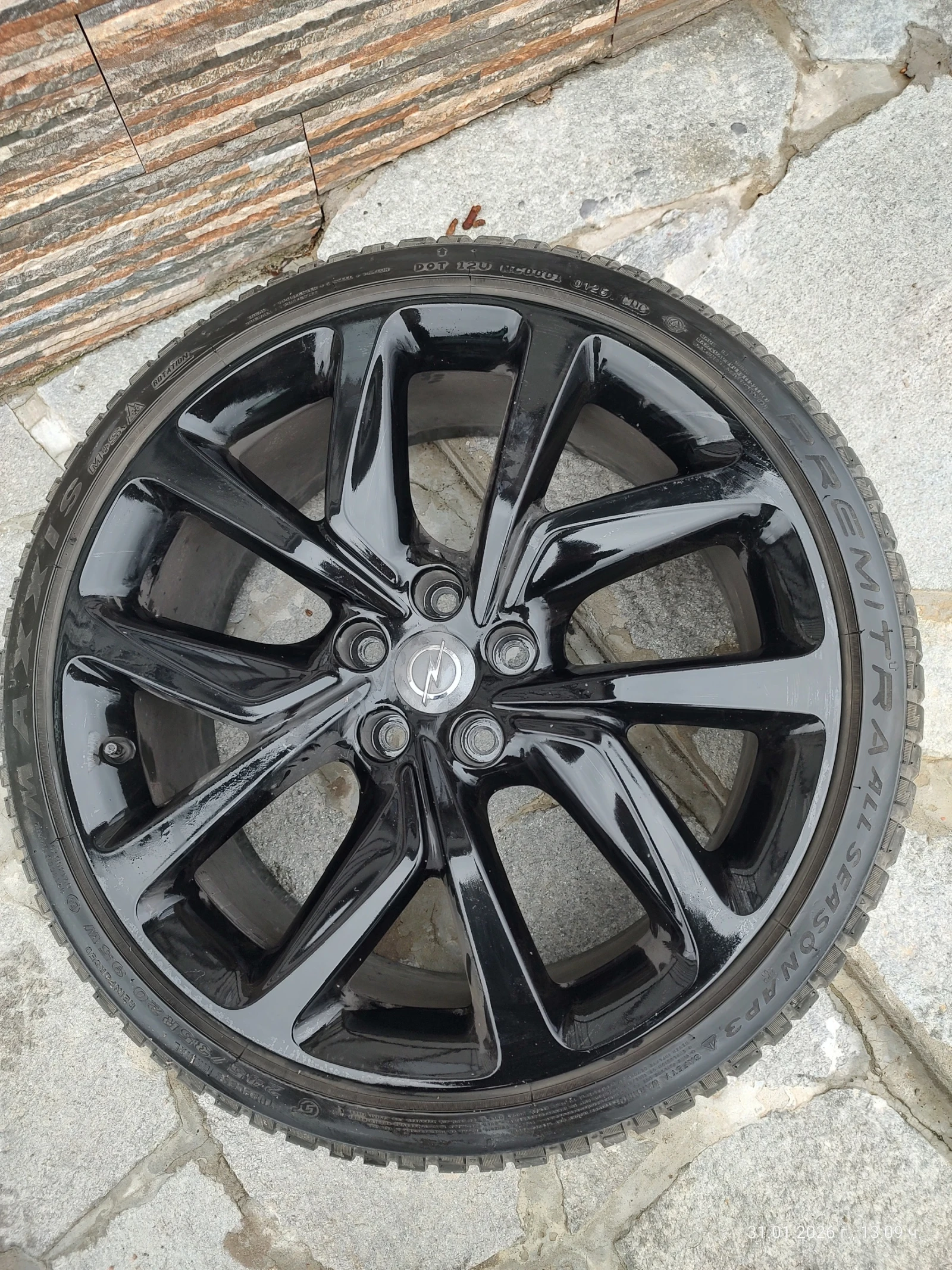 Гуми с джанти Maxxis 245/35R20
