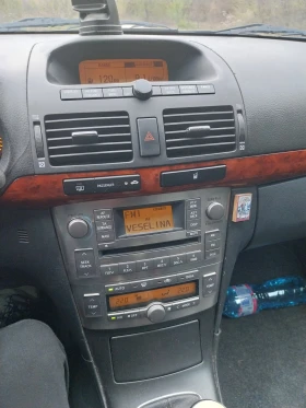 Toyota Avensis 2.2 177коня, снимка 11