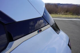 BMW iX 40 xDrive M Laser AIR HUD Keyless W/P Massage - 33970 € / 66439.55 лв. - 38631621 16