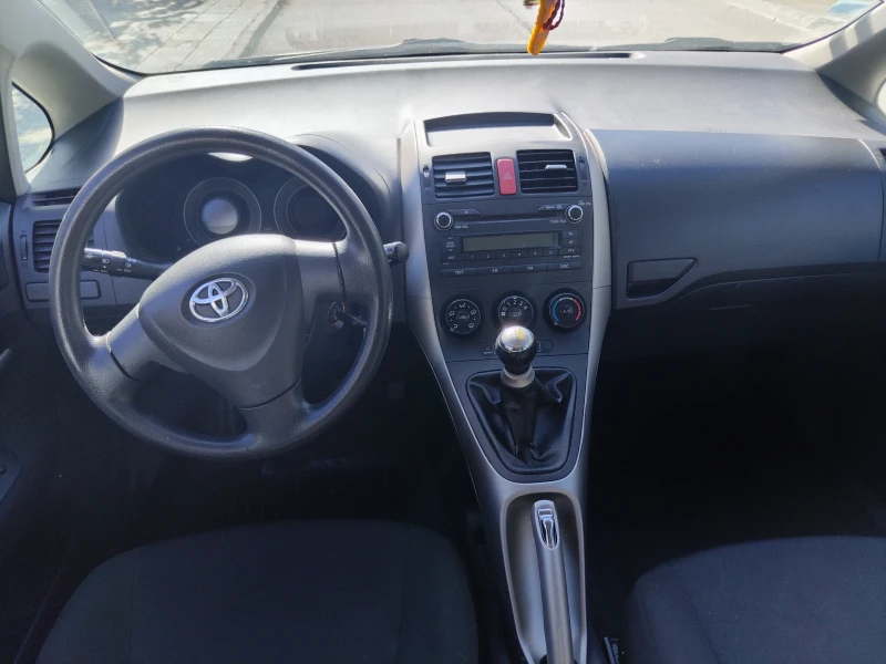 Toyota Auris 1.4 D4D, снимка 12 - Автомобили и джипове - 47536494