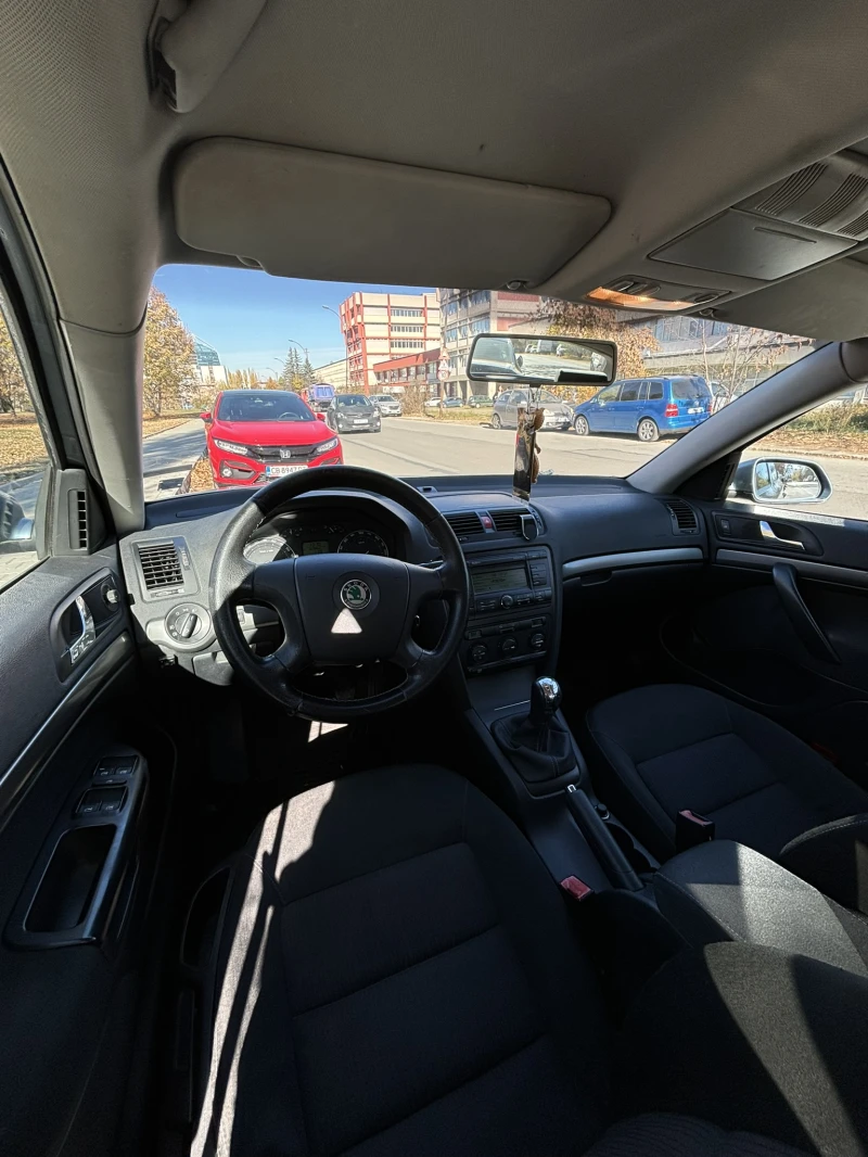 Skoda Octavia 1.6 MPI, снимка 12 - Автомобили и джипове - 47905788