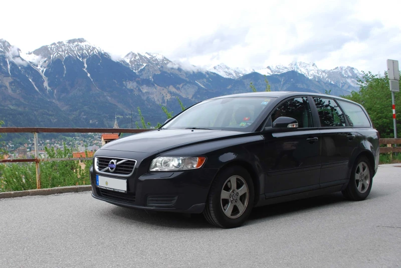 Volvo V50 D2 Summum  Navi/Xenon/Tempomat, снимка 1 - Автомобили и джипове - 49519350