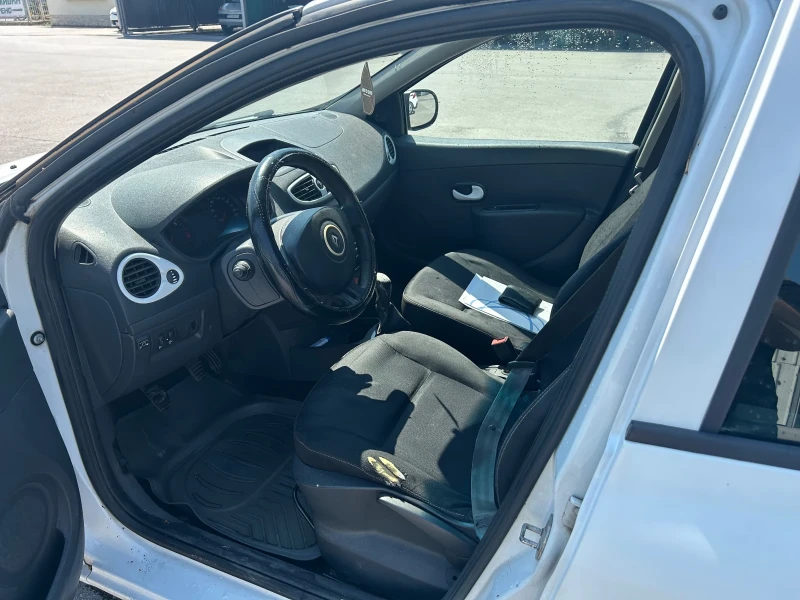 Renault Clio, снимка 9 - Автомобили и джипове - 52240709