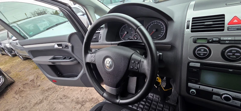 VW Touran 2.0 TDI 8-КЛАПАНА, снимка 11 - Автомобили и джипове - 53201332